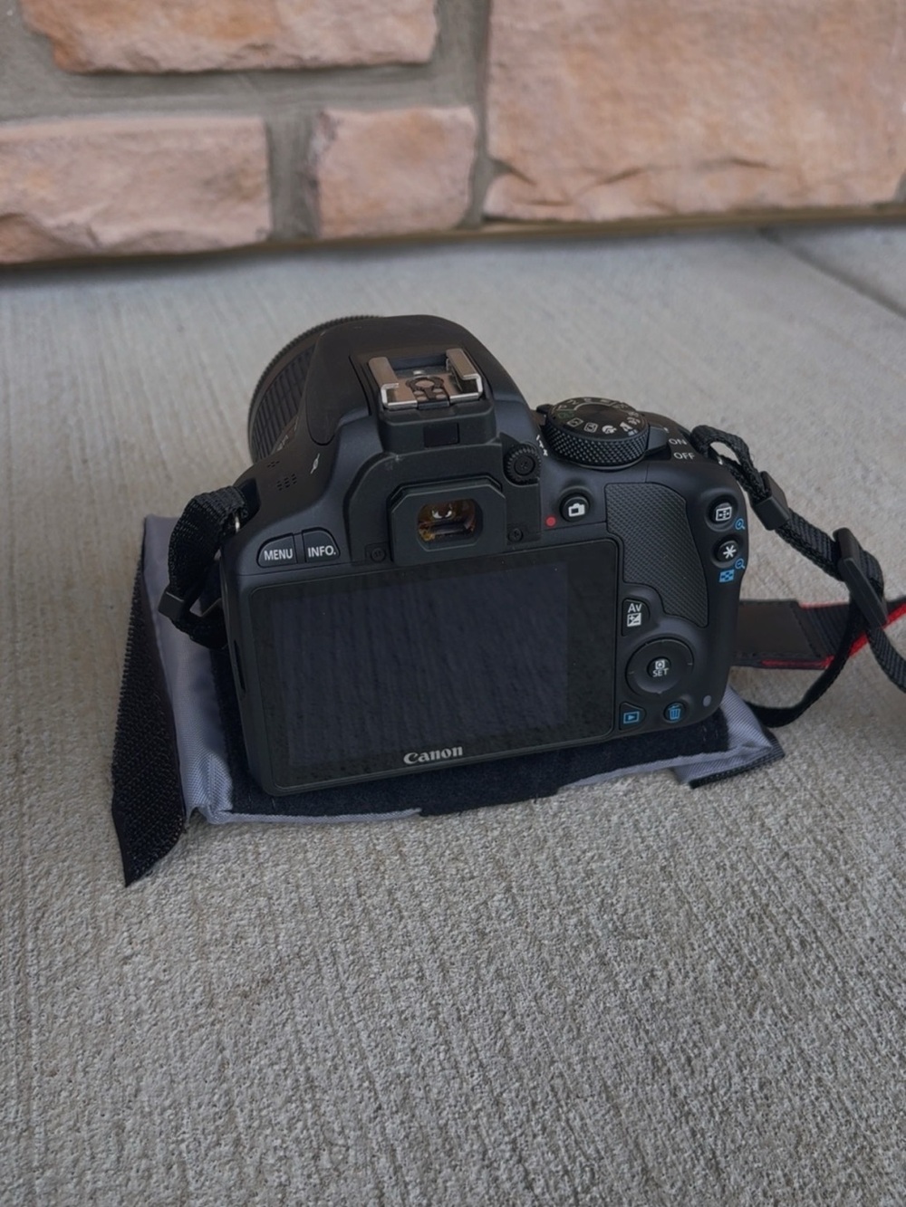 Canon EOS Rebel SL1 18.0MP Digital SLR Camera - Black with accessories - Picture 6 of 7
